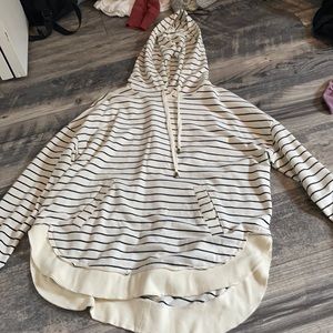 Long sweater/long sleeve shirt! Covers butt! Thin!